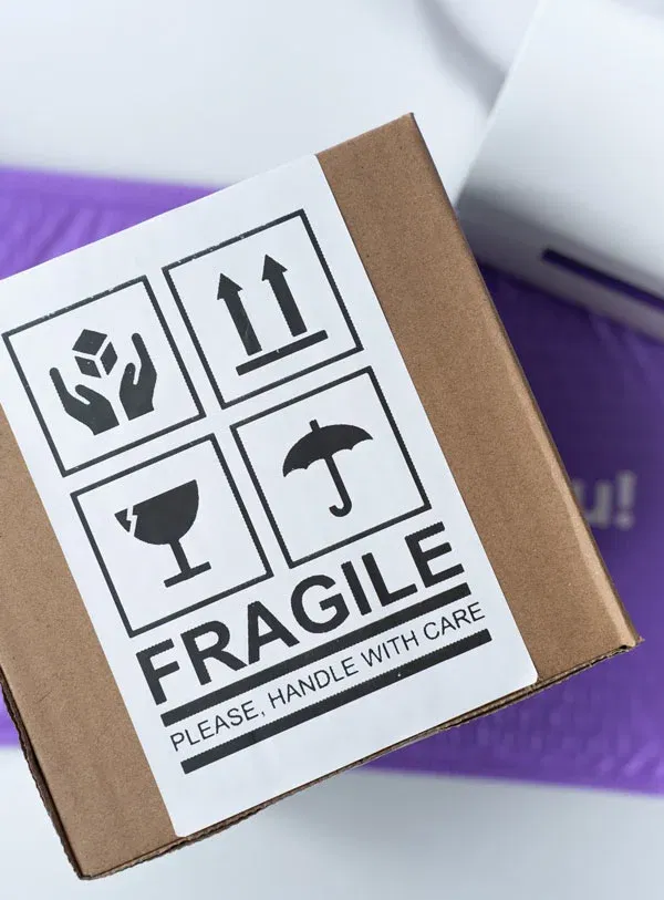 Print labels for your fragile shipments with Rollo X1040